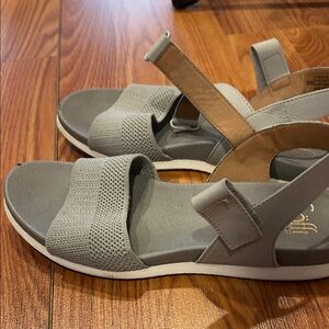 Sofft Light Gray Comfortable Sandals - Size 8